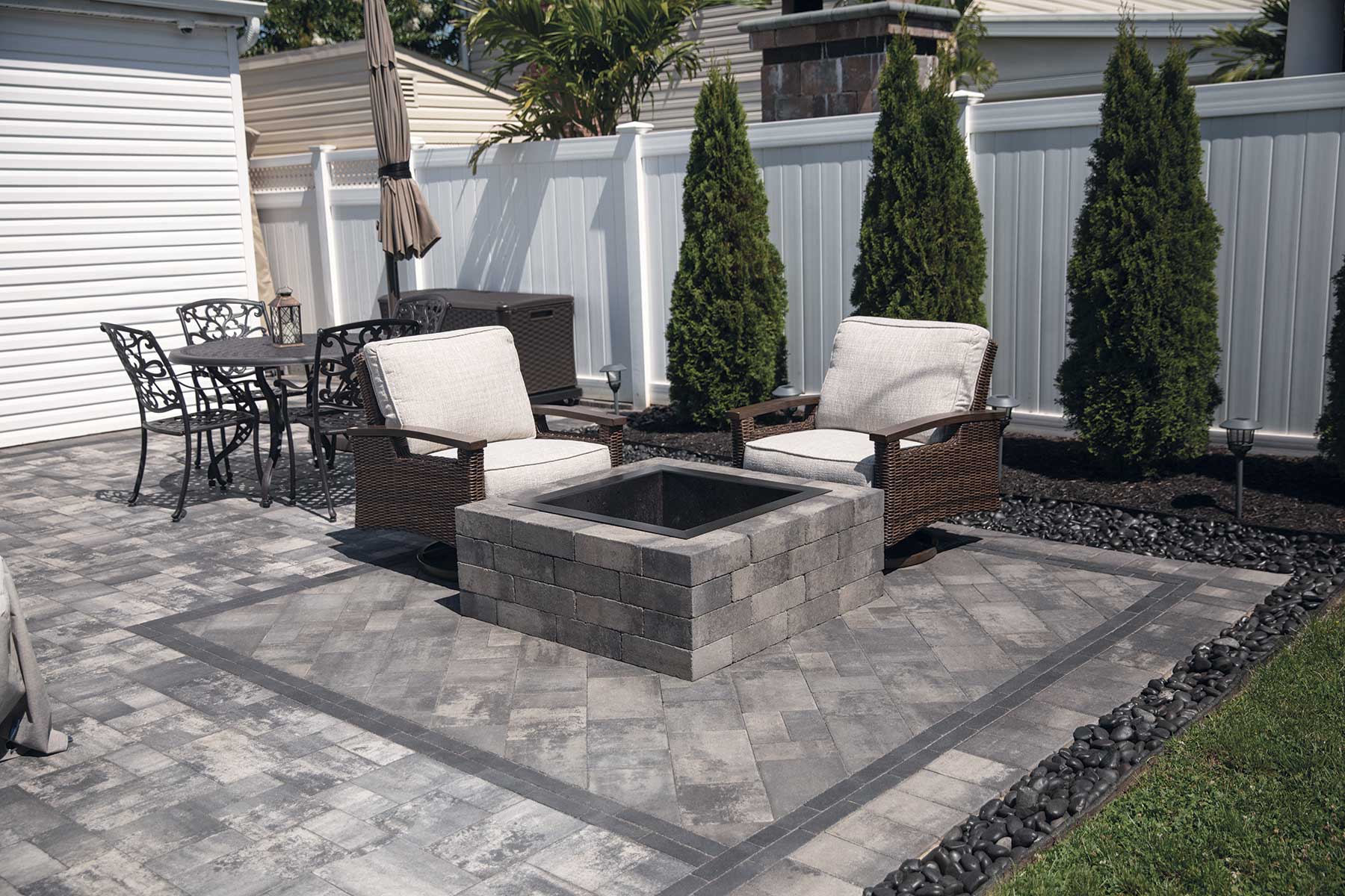 FIRE PIT WITH VERONA WALL